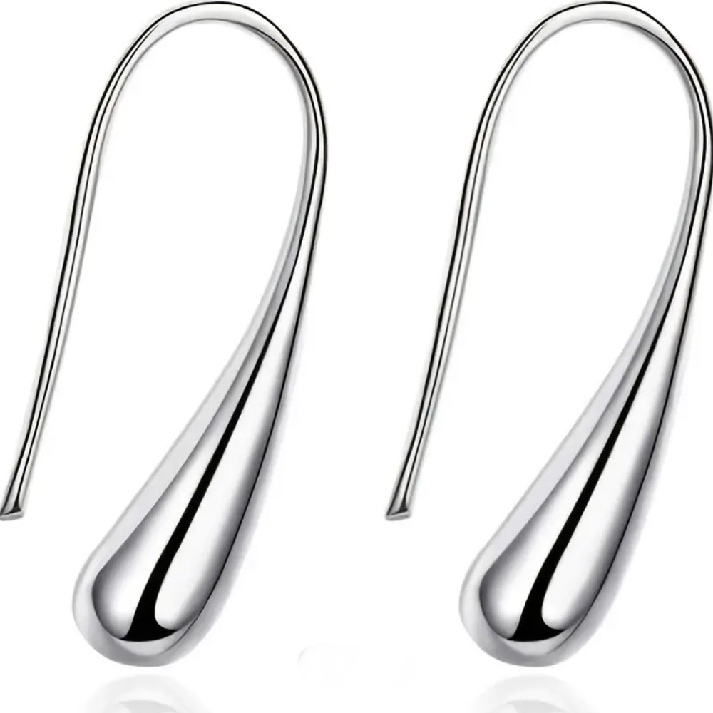 A pair of 925 silver water drop shape earring women’s fine jewelry